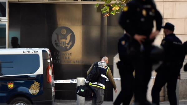 西班牙养老金领取者在乌克兰大使馆被劫持，总理信件炸弹